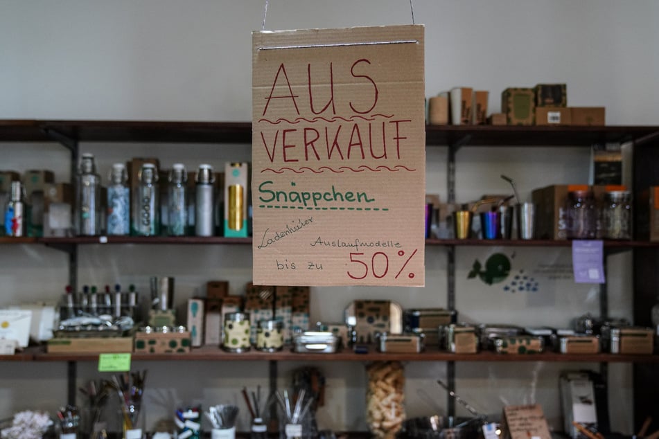 Aktuell gibt es großen Ausverkauf, denn Berit Heller möchte so viel wie möglich loswerden.