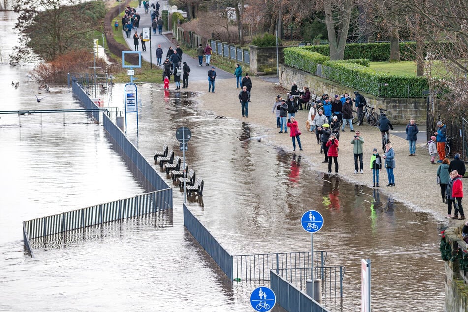 Bis zum Elbradweg ist der Fluss am Mittwoch am "Schillergarten" schon gestiegen.