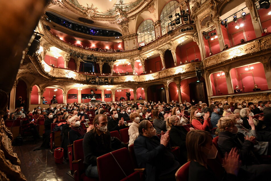 Das Berliner Ensemble durfte am Freitagabend im Rahmen des Berliner Pilotprojekts während der Corona-Pandemie öffnen. Die SPD will die gesamte Kulturbranche stärken.