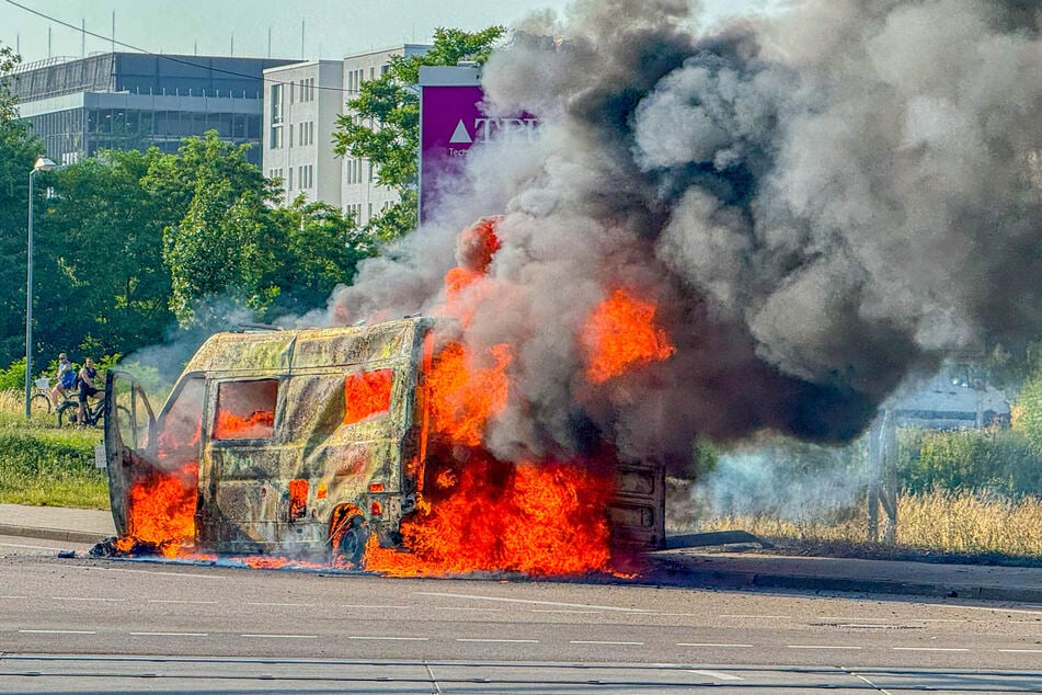 Das Wohnmobil brannte lichterloh.