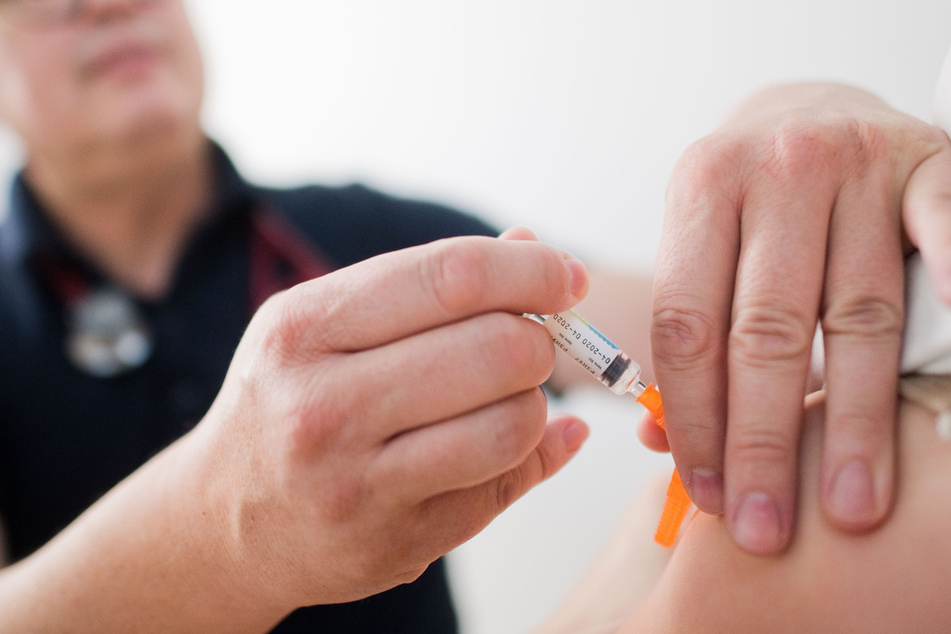 Die Grippesaison beginnt und viele Risikogruppen sollten sich gegen Influenza impfen lassen. (Symbolbild)