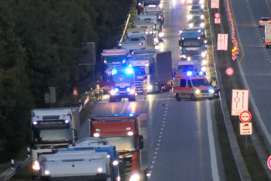 Auf der A14 bei Grimma ist es Montagabend zu einem Unfall gekommen.