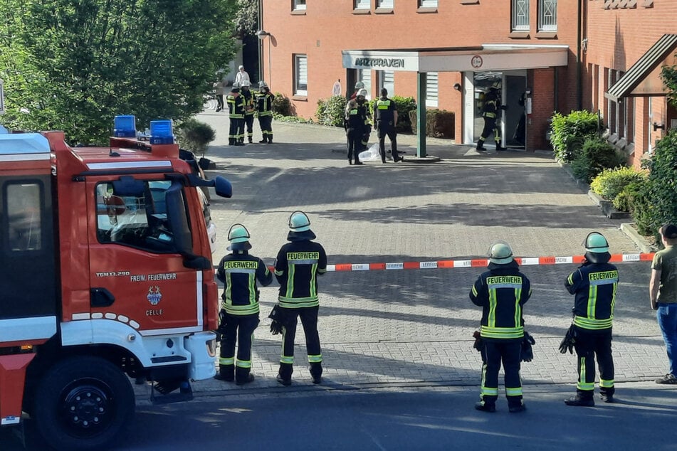 Nach dem Feuerwehreinsatz in einem Büro der Bundeswehr in Celle hat die Polizei neue Erkenntnisse zu dem mysteriösen Umschlag bekannt gegeben.