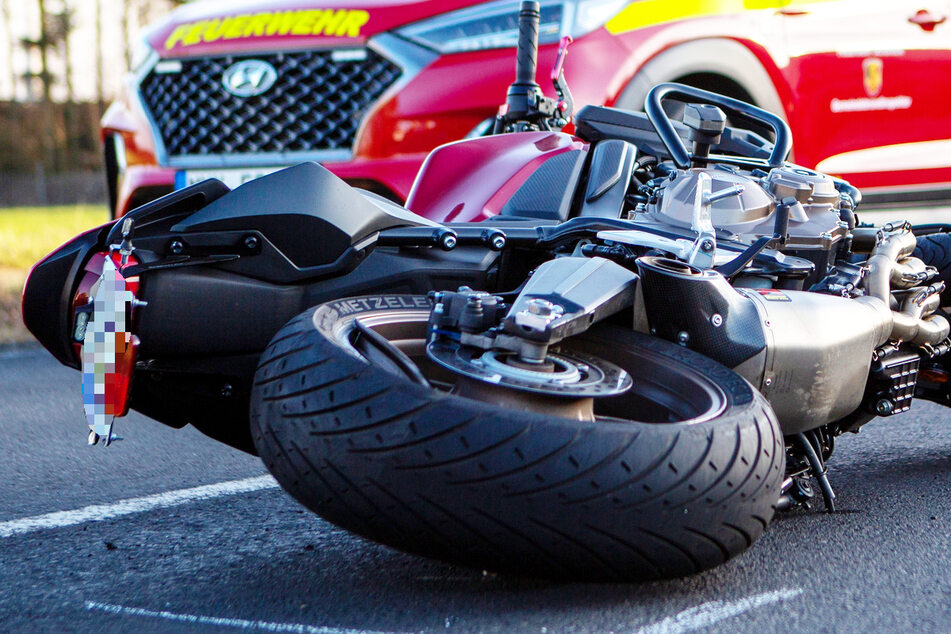 Tödlicher Motorrad-Crash bei Nidderau: 25-Jährige stirbt am Unfallort