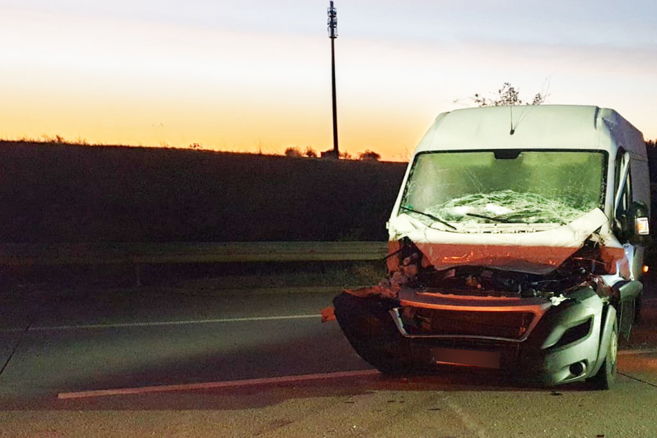Heftiger Crash auf der A9: Schwerverletzter aus Wrack geborgen