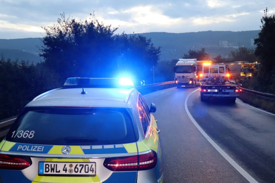 Die Polizei muss die Anschlussstelle für Stunden sperren.