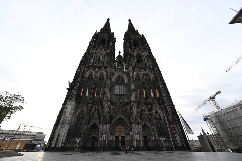 Der Erhalt des Kölner Doms verschlingt laut Angaben des Zentral-Dombau-Vereins (ZDV) jährlich bis zu acht Millionen Euro.