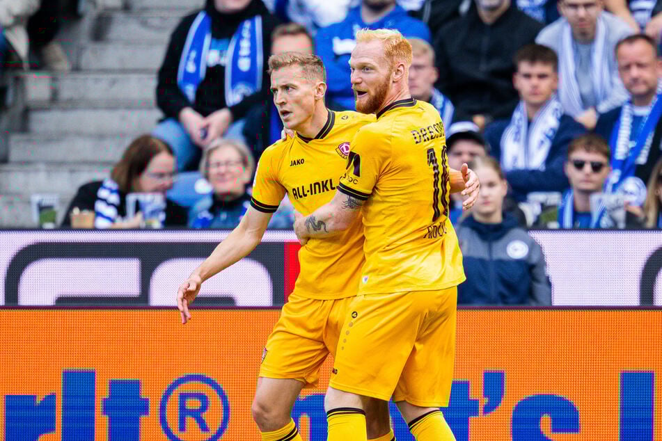 Nils Fröling (r.) war erster Gratulant nach dem 1:0 von Niklas Hauptmann.