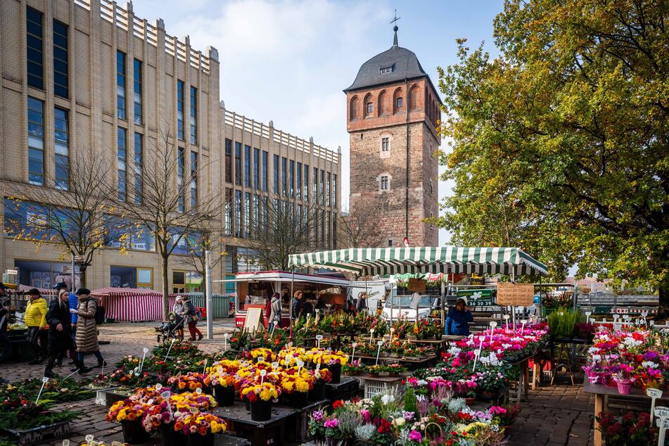 Der Rote Turm soll zum Anziehungspunkt werden - nicht nur, wenn der Markt hier stattfindet.