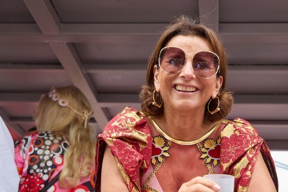 Claudia Obert: Claudia Obert gibt Freund Max für Sex frei: Publikum flippt aus!