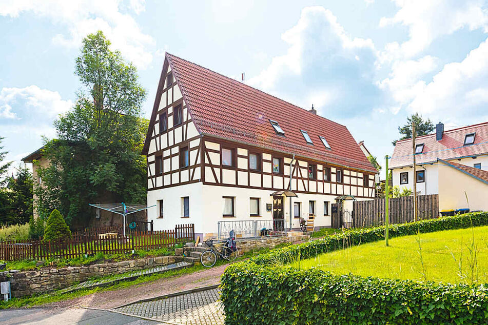 Two-family house with two entrances in Freital / minimum bid 299,000 €