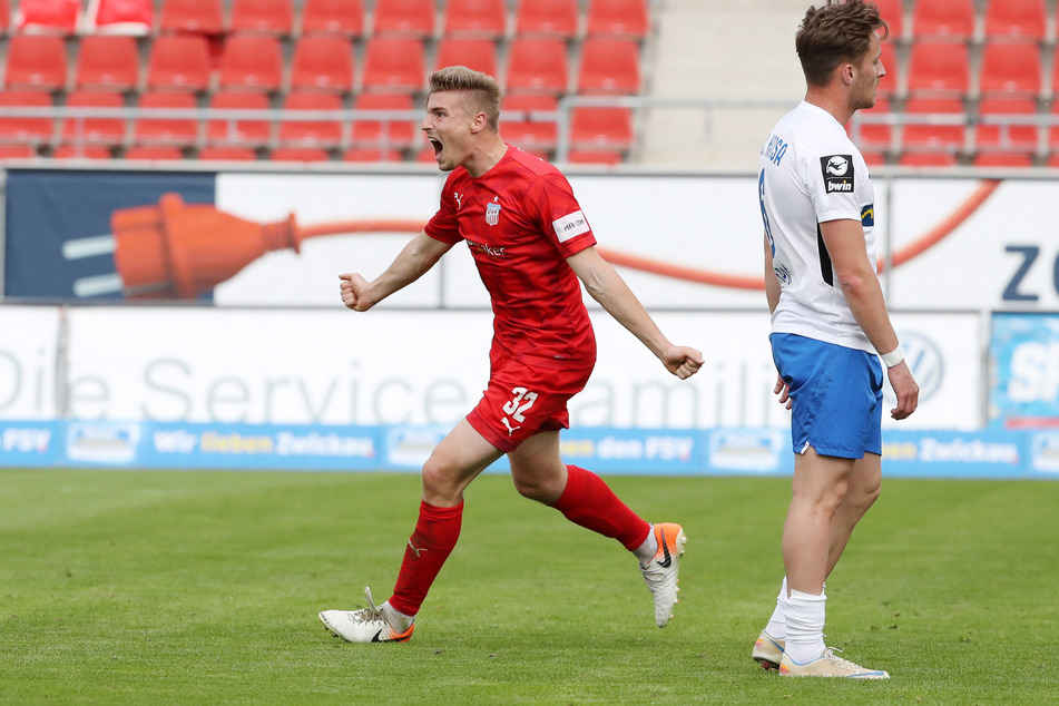 Ausgleich! FSV-Stürmer Elias Huth nach seinem nach seinem 2:2.