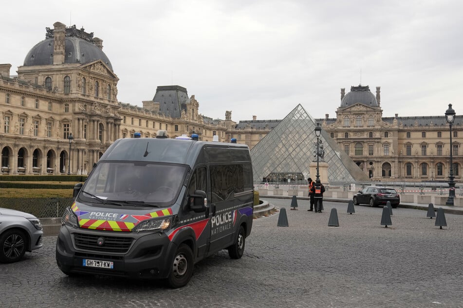 Auch Mitarbeiter des Louvre sollen zu den Betrügern gehören, sie wurden festgenommen.