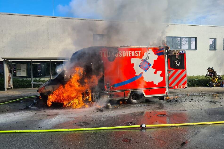 In Essen brannte ein Rettungswagen.