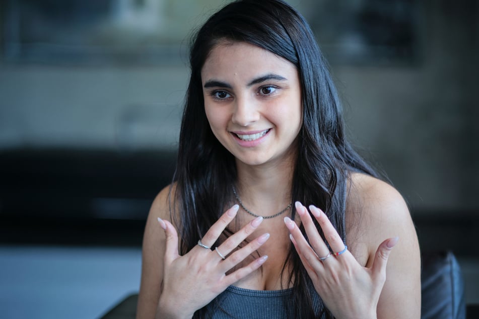 Nelly (Bayan Layla, 29) wollte in ihrem Leben lediglich Nähe und Zuneigung erfahren.