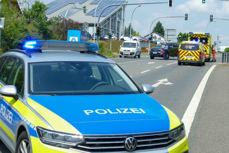 Pick-Up erfasst Rentnerin auf Fußgängerüberweg
