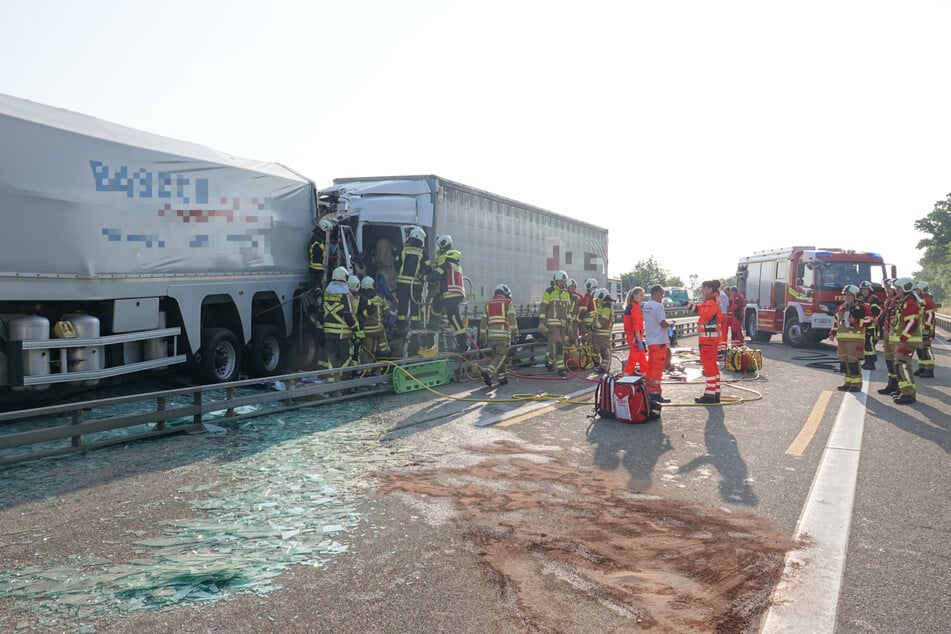 Auf der A4 in Richtung Chemnitz kam es am Dienstagmorgen zu einem schweren Lkw-Unfall.