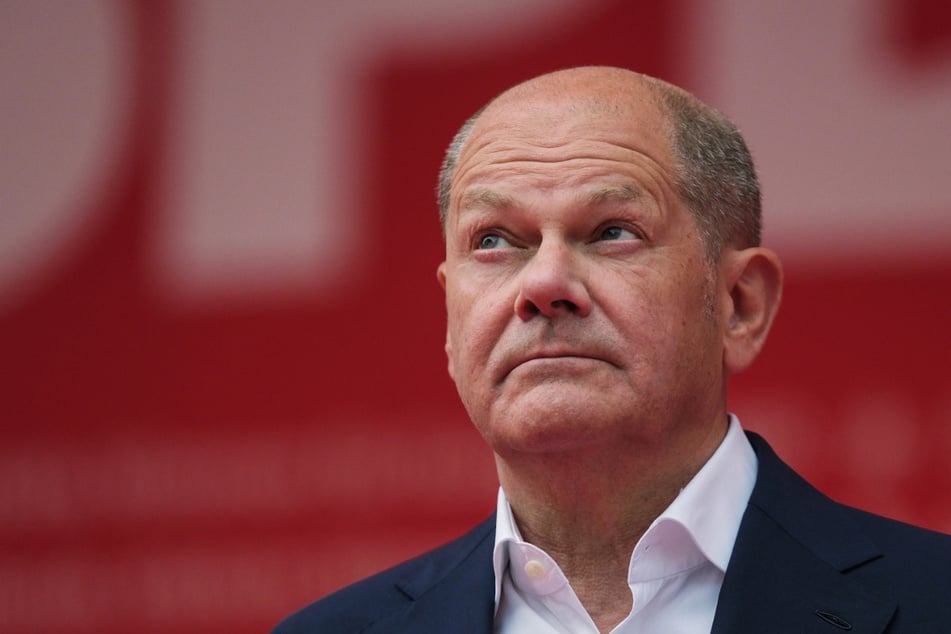 Bundeskanzler Olaf Scholz (65, SPD) hat den Rettungskräften und Helfern in den Hochwassergebieten seinen Dank und Respekt ausgesprochen.