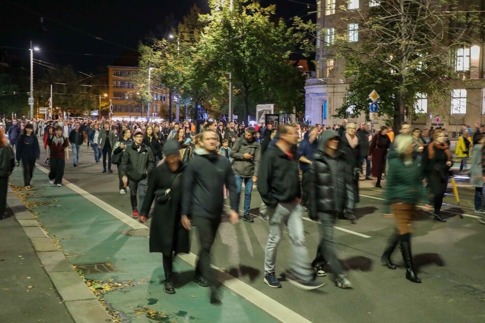 Zahlreiche Leipziger waren am Mittwochabend in der Leipziger Innenstadt unterwegs.