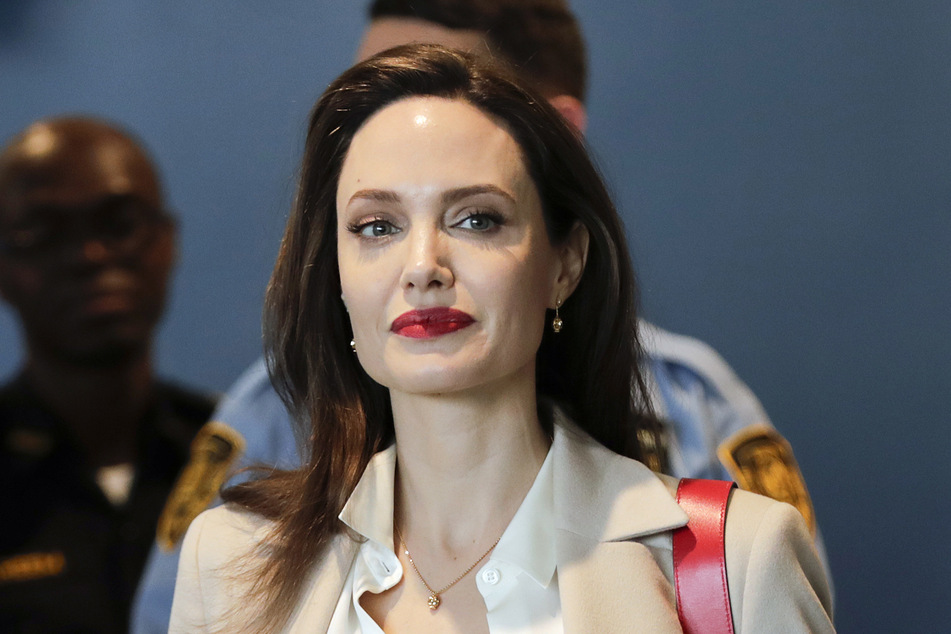 Jolie selbst reichte nie eine Klage wegen häuslicher Gewalt ein.