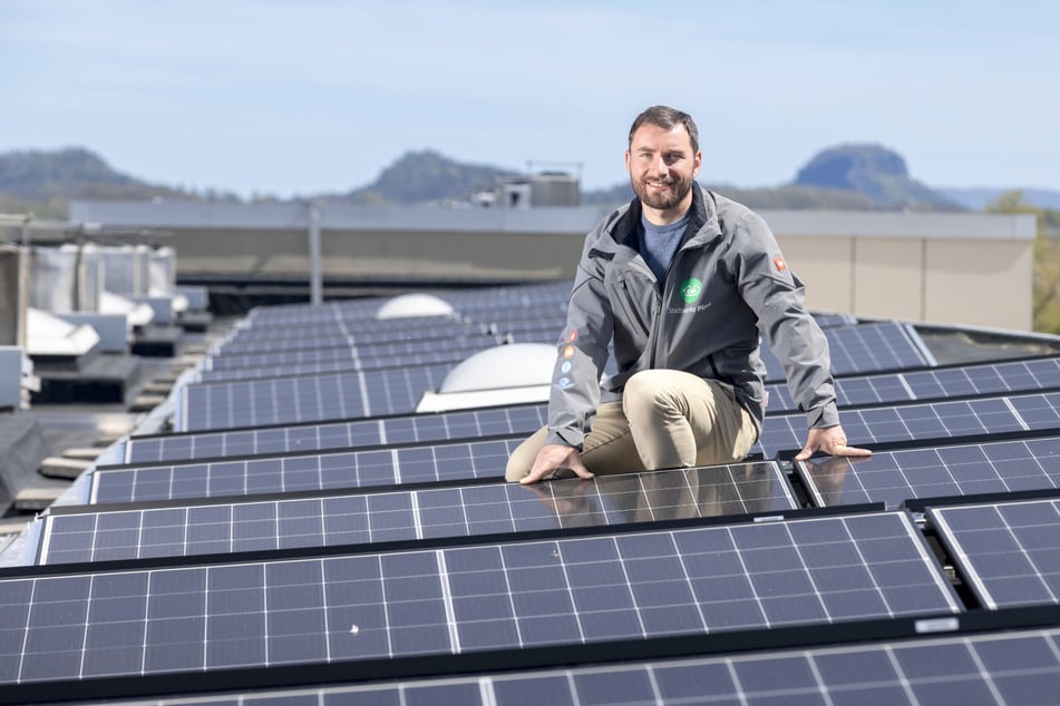 Photovoltaik auf dem Sonnenstein: Florian Katzschner (36) ist der Projektleiter der Stadtwerke Pirna.
