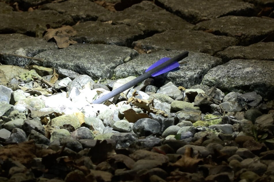 Die Polizei konnte den Pfeil sicherstellen.