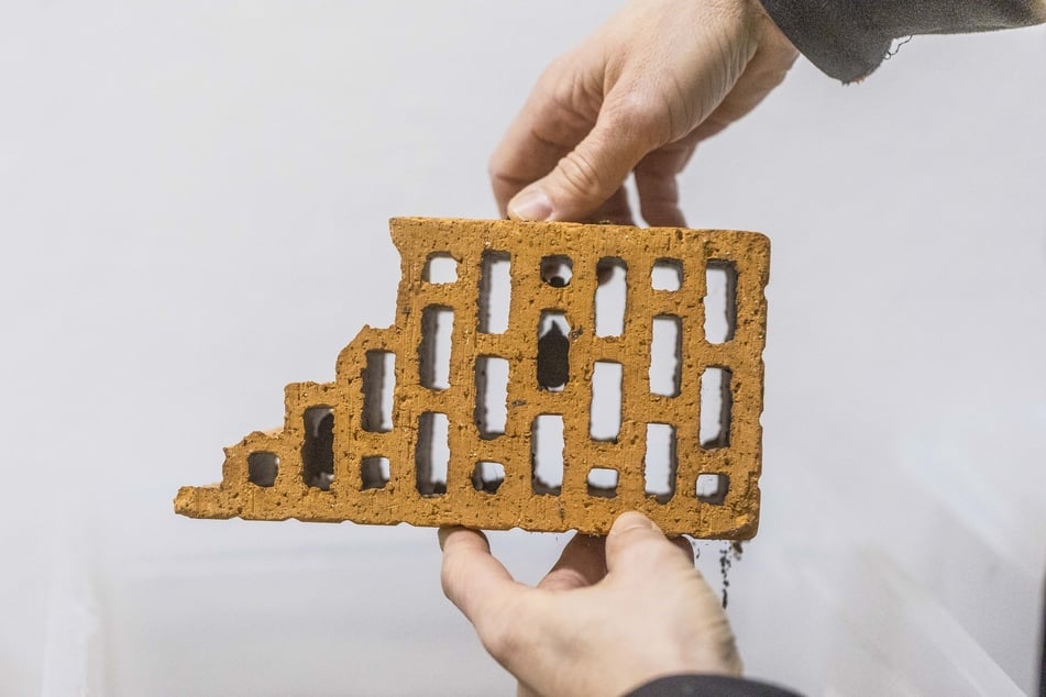 Ganz winzig und kaum zu erkennen passt die Maus fast überall durch.