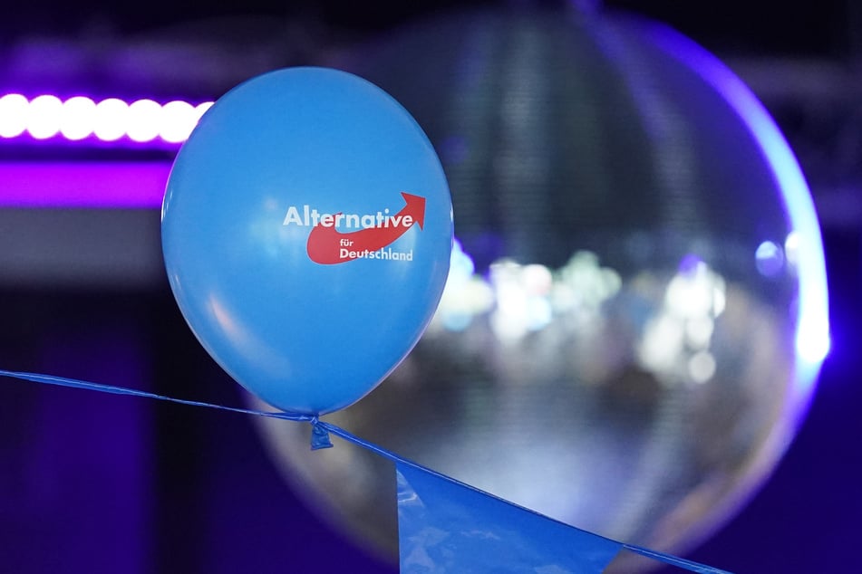 Die AfD in Thüringen hat Grund zum Feiern: Dort wurde man stärkste Kraft. (Symbolbild)
