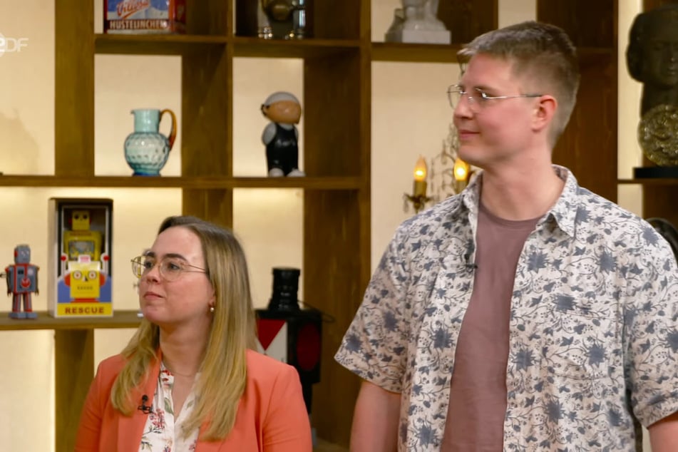 Rebekka und Hendrik Morgenstern aus Bardenberg bei Aachen wollen ein Möbelstück, welches sie im Keller ihres neuen Hauses entdeckt haben, bei "Bares für Rares" verkaufen.
