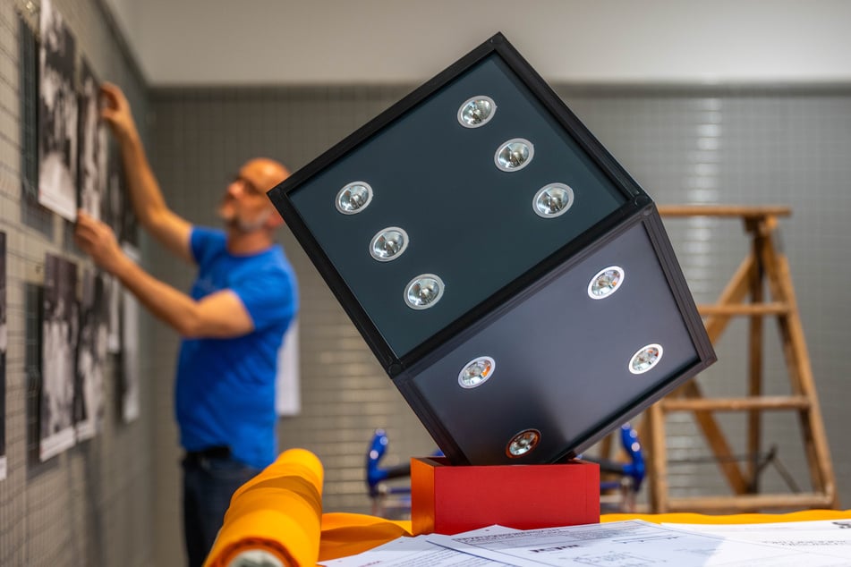 Ein Highlight ist ein nachgebauter drehbarer Würfel.