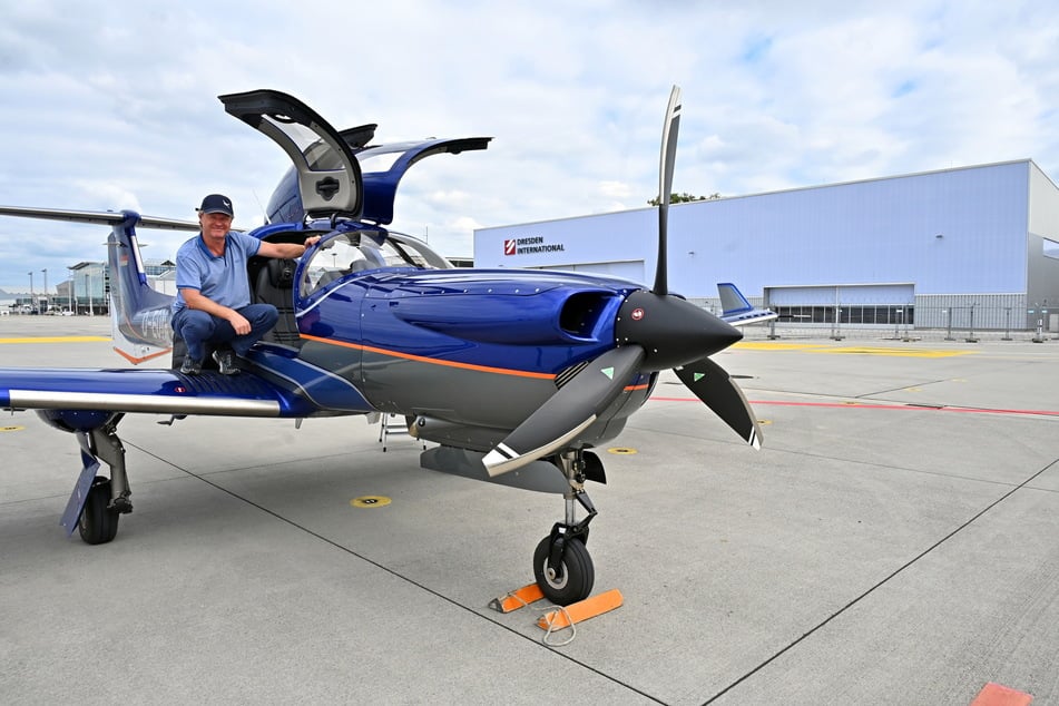 Jan Wirthgen (56) liebt das Fliegen - zum Beispiel in einem Leichtflugzeug der österreichischen Firma Diamond Aircraft Industries.