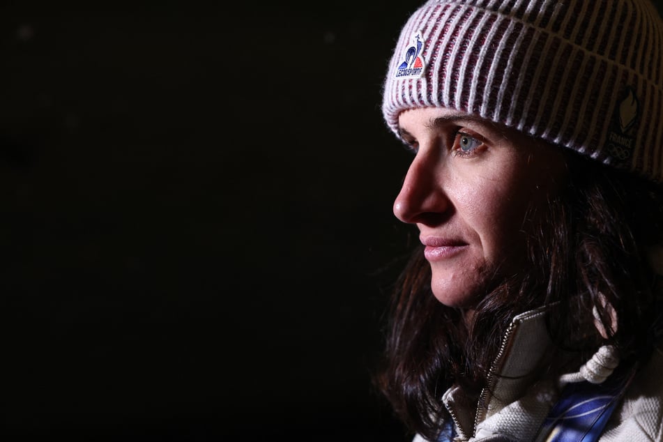 Julia Simon wehrt sich gegen ihre Entlassung aus dem französischen Zoll-Team.