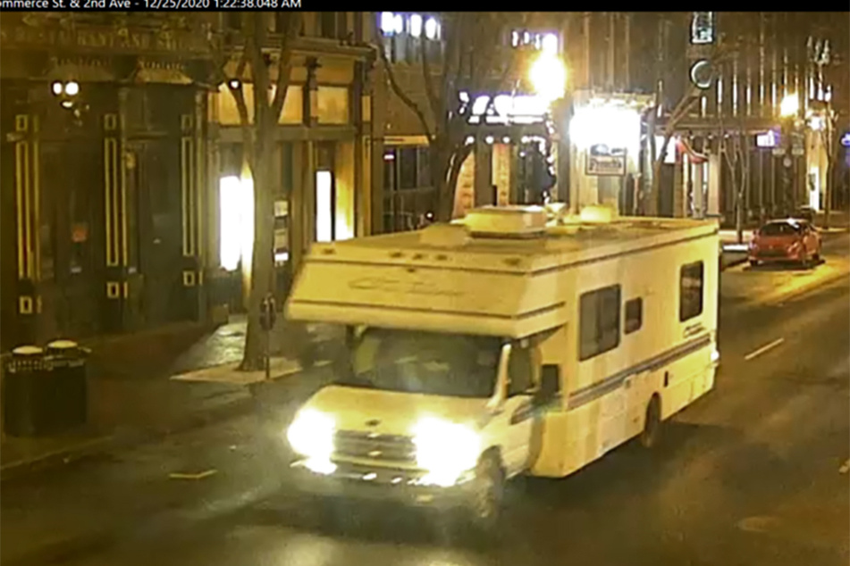 Dieser Wohnwagen explodierte am 1. Weihnachtsfeiertag in Nashville. Der Täter soll sich bei der Detonation im Wagen befunden haben.