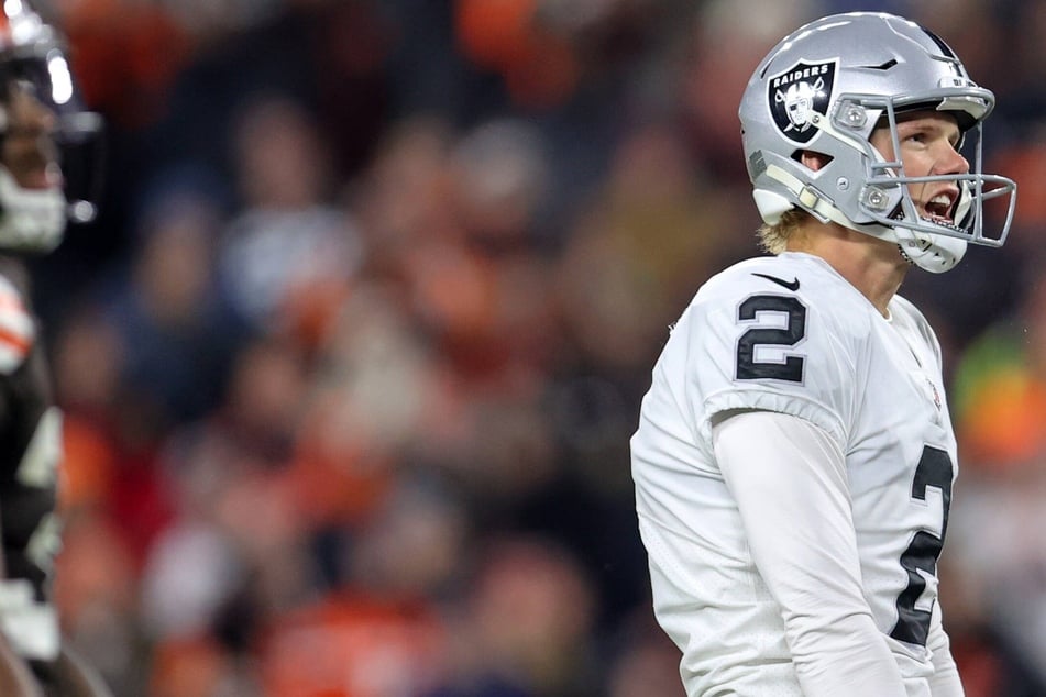 NFL: Raiders escape with a win in final seconds over the Browns