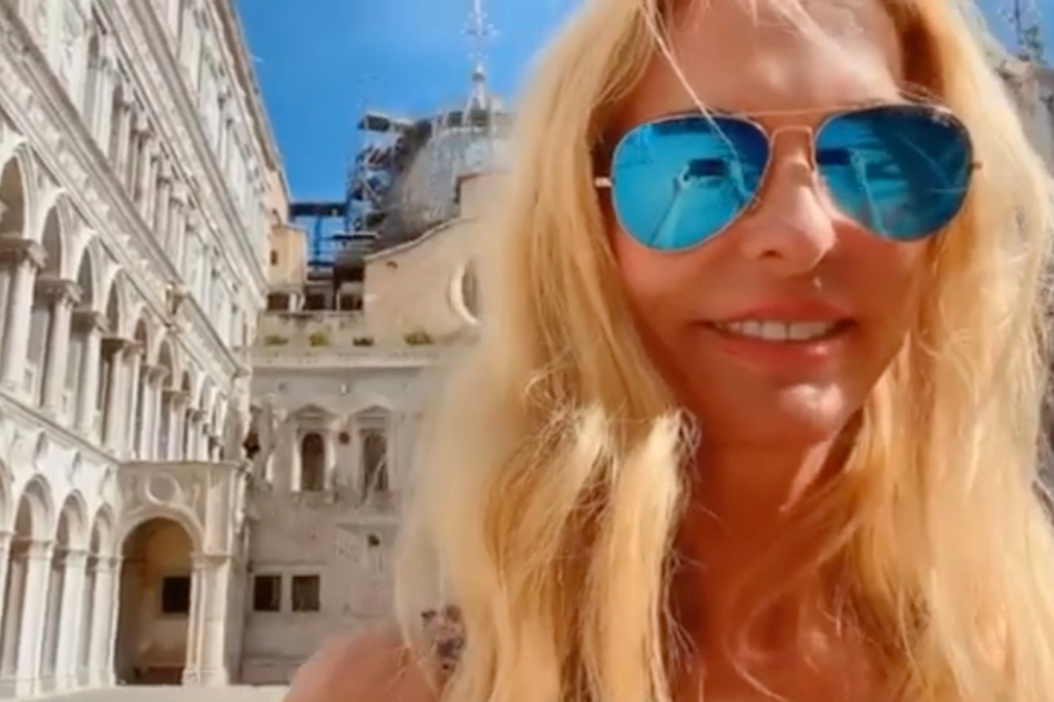 Ohne Maske durch Venedig? Followerin legt sich mit Sonya Kraus an