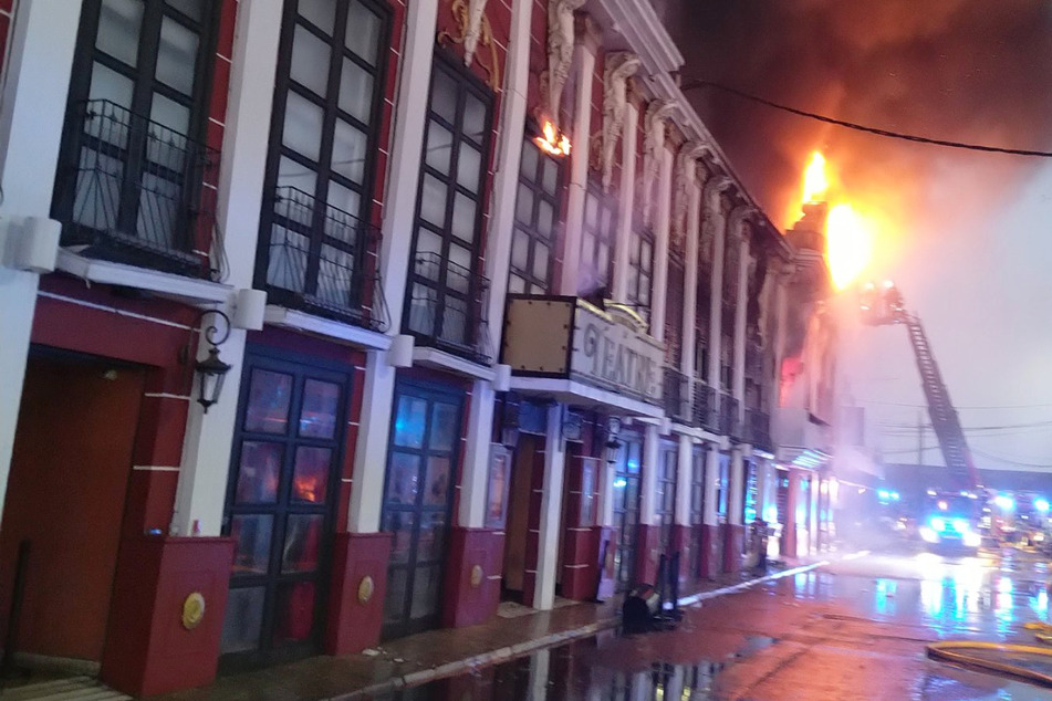 Verheerendes Feuer bricht in Diskothek aus: Mindestens 13 Tote!