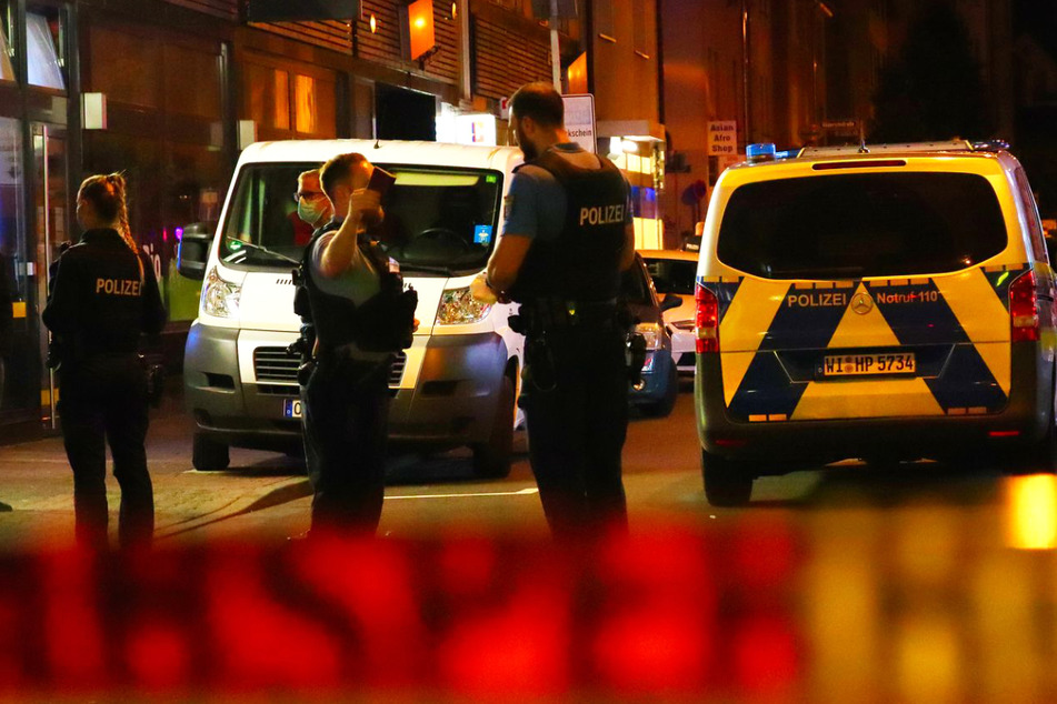 In Frankfurt-Rödelheim rückte in der Nacht zu Mittwoch ein Überfallkommando der Polizei an, um einen Tatverdächtigen festzunehmen.