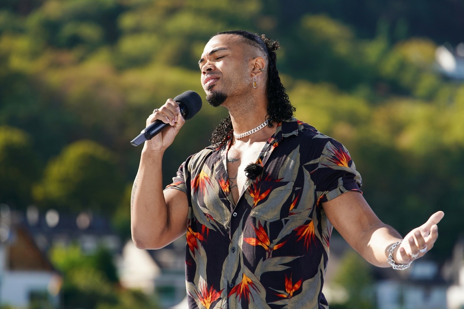 Karl Jeroboan (30) musste um seine weitere DSDS-Teilnahme bangen, nachdem er eine große Beule an seinem Hinterkopf entdeckt hat.