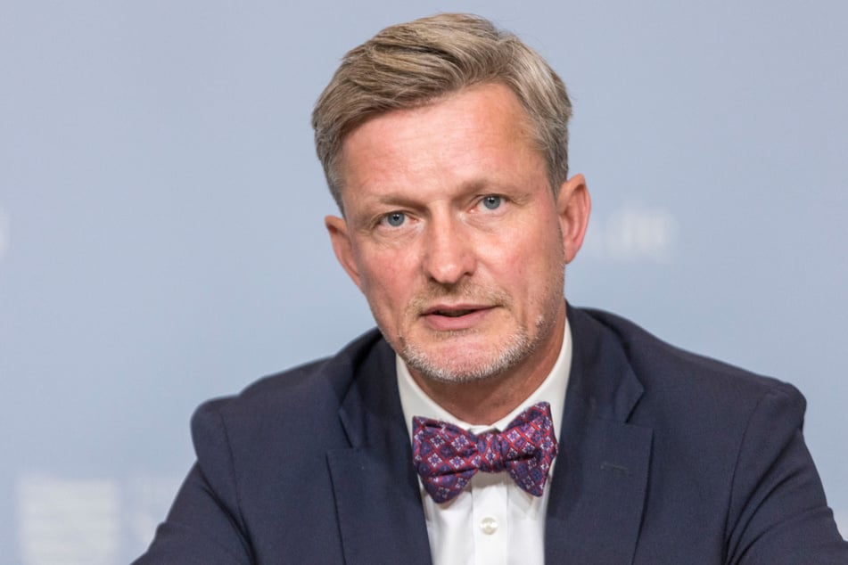 Sachsens Staatskanzlei-Chef Andreas Handschuh (53, parteilos) macht Druck beim Bürokratie-Abbau, der allgemein als Wachstumsbremse wahrgenommen wird.