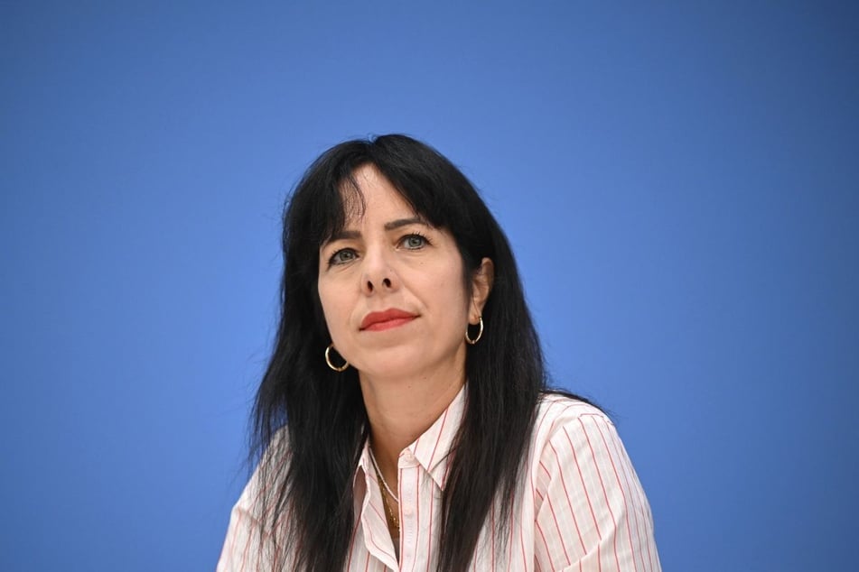 In möglichen Koalitionsverhandlungen will Elif Eralp die Vergesellschaftung großer Immobilienkonzerne vorantreiben. SPD und Grüne stehen dem Vorhaben kritisch gegenüber.