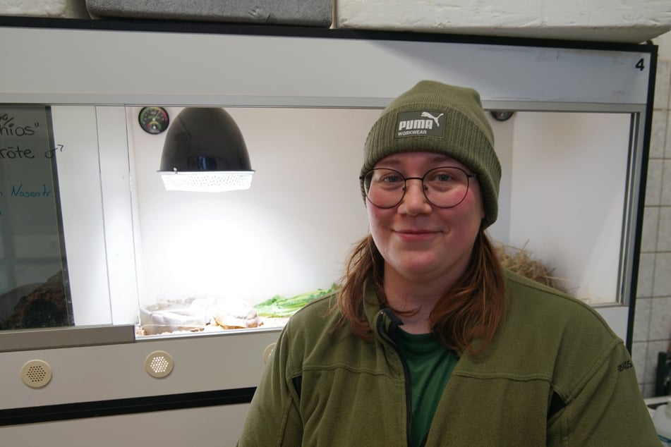 Seit drei Jahren arbeitet Claudia Wendt (33) im Tierheim, zuvor war sie im Zoobereich tätig. Der Wechsel sei für sie eine bewusste Entscheidung gewesen: Im Tierschutz könne sie Tieren, die ausgesetzt oder schlecht gehalten wurden, mehr zurückgeben und aktiv dazu beitragen, ein passendes Zuhause für sie zu finden.