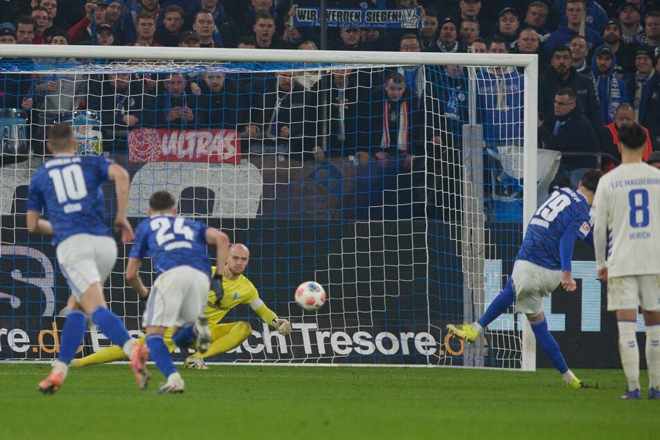 Zu Beginn der Hälfte sorgte Karaman mit seinem Elfmeter für die Zwei-Tore-Führung.