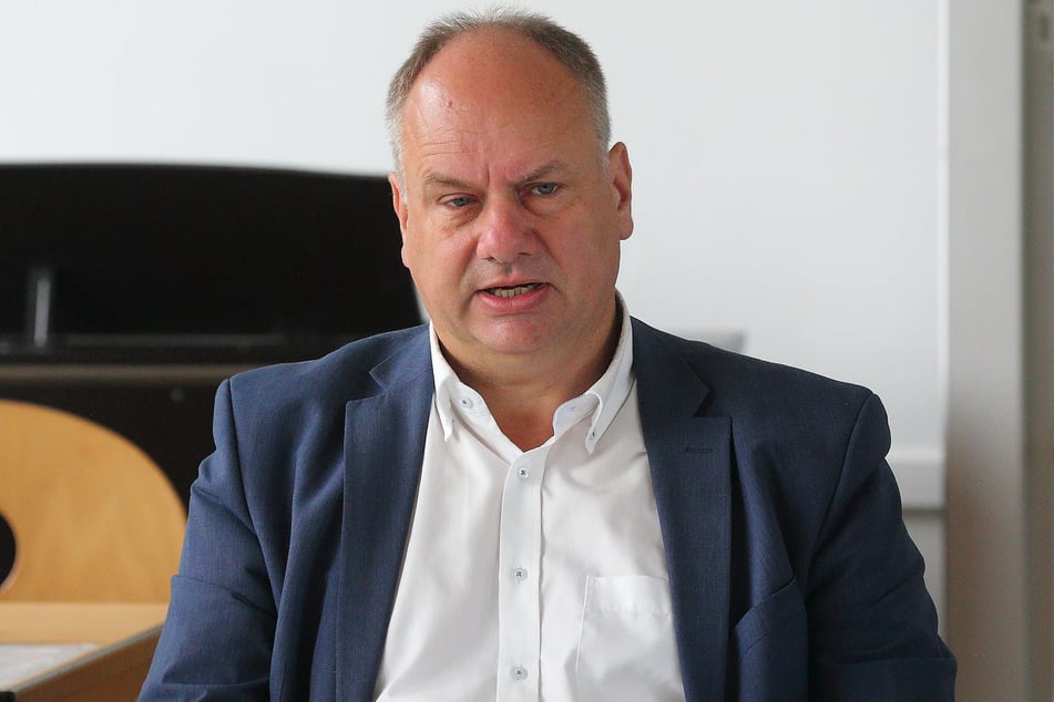 OB Dirk Hilbert (54, FDP).