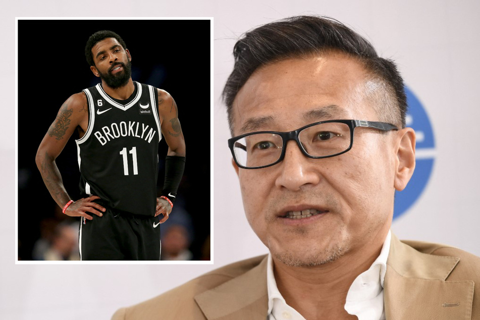 Brooklyn Nets Coach Joe Tsai (r.) has called out the team's Kyrie Irving for promoting an anti-Semitic movie on social media.