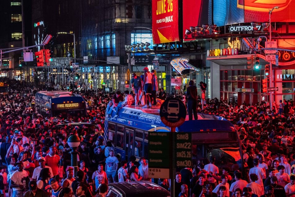 Die Meute nahm die New Yorker Straßen komplett ein.