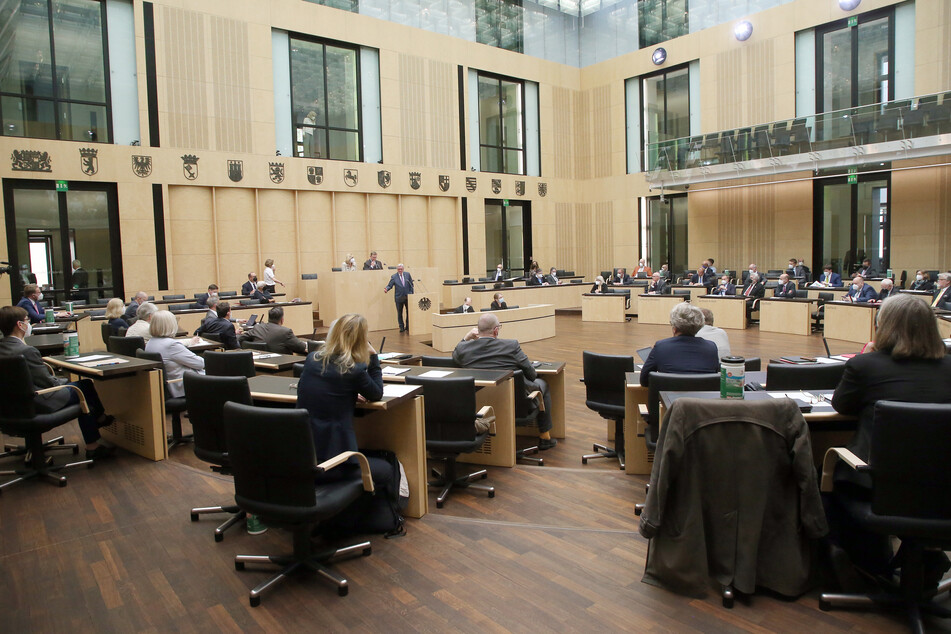 Der Bundesrat hält zurzeit eine Sondersitzung ab, um über das Entlastungspaket des Bundes für die Folgen des Krieges in der Ukraine zu diskutieren.