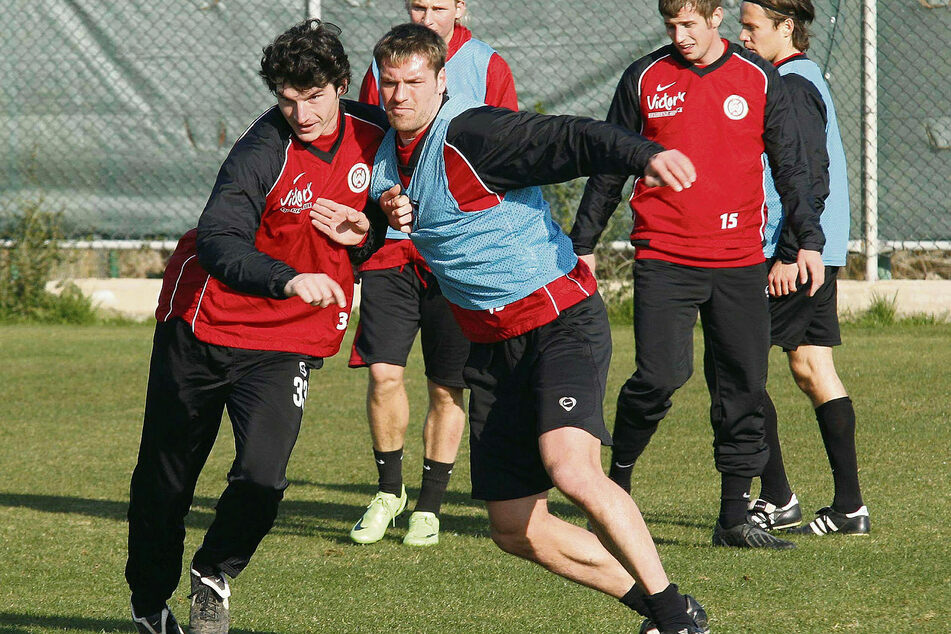 Trainings-Duell beim SV Wehen Wiesbaden: Dominik Stroh-Engel (l.) kontra Ronny König.
