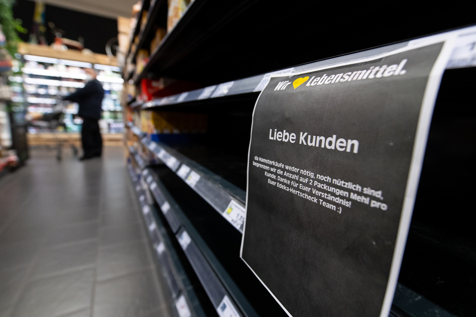 In Deutschland stehen derzeit viele Supermarkt-Regale leer.