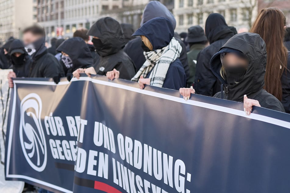 Eine Neonazi-Demo in Berlin. Die rechtsextreme Szene zieht viele junge Menschen an. Das zeigt eine Reportage von Stern und RTL.