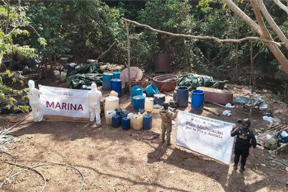 Im mexikanischen Urwald haben Ermittler drei Meth-Labore zerstört.